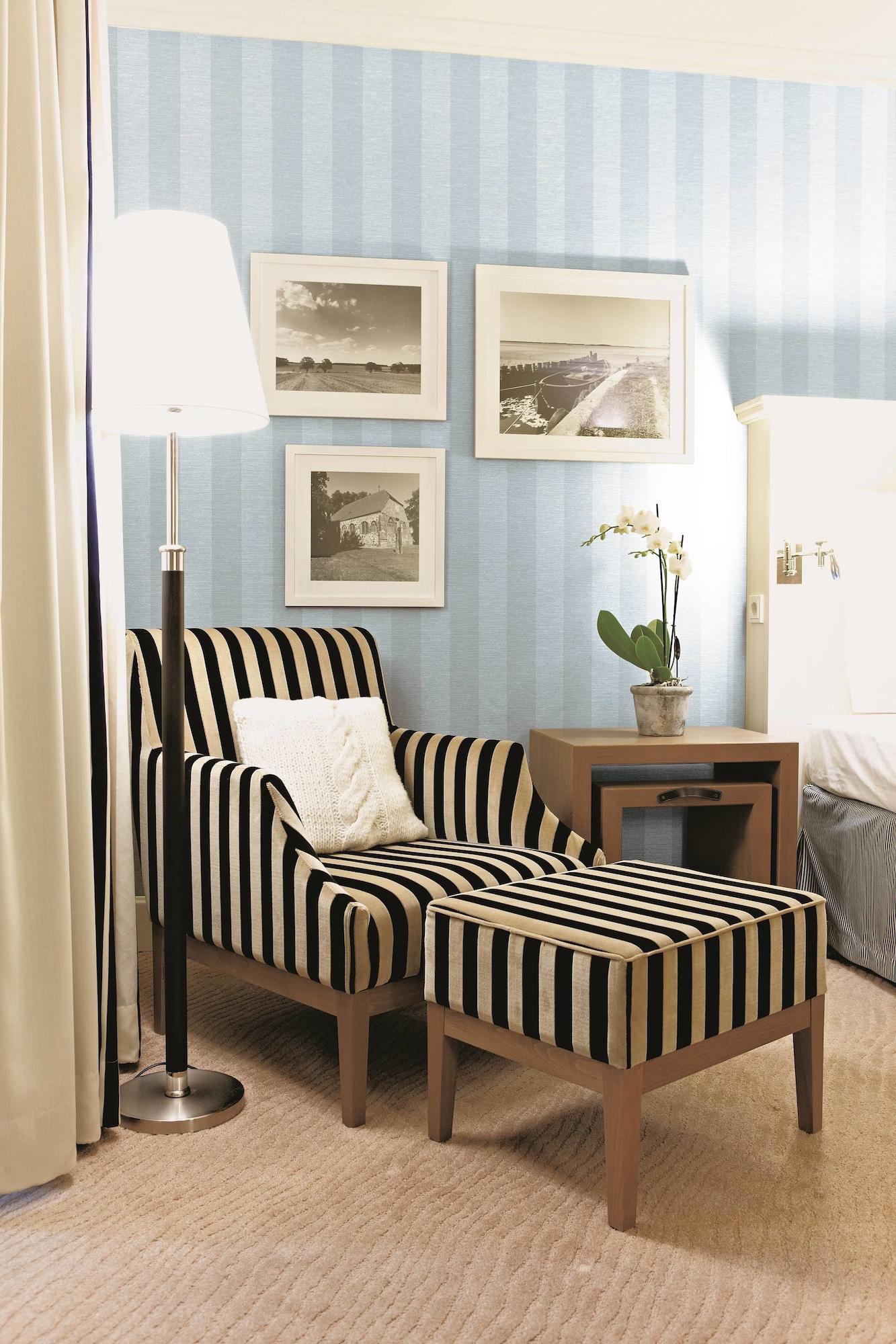 Steigenberger Grandhotel & Spa Heringsdorf Bagian luar foto A chaise longue