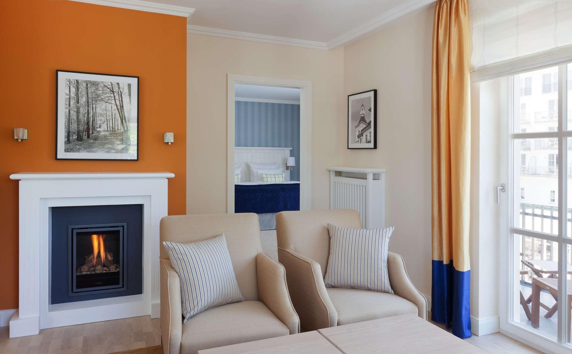 Steigenberger Grandhotel & Spa Heringsdorf Ruang foto A suite at the hotel