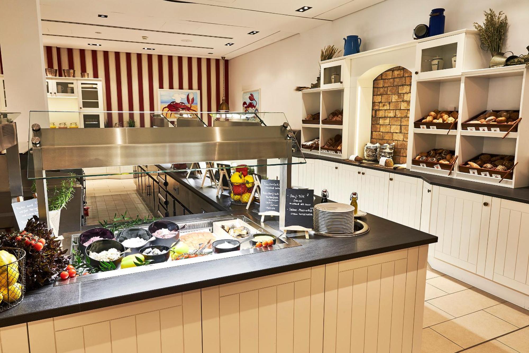 Steigenberger Grandhotel & Spa Heringsdorf Bagian luar foto A buffet at a hotel
