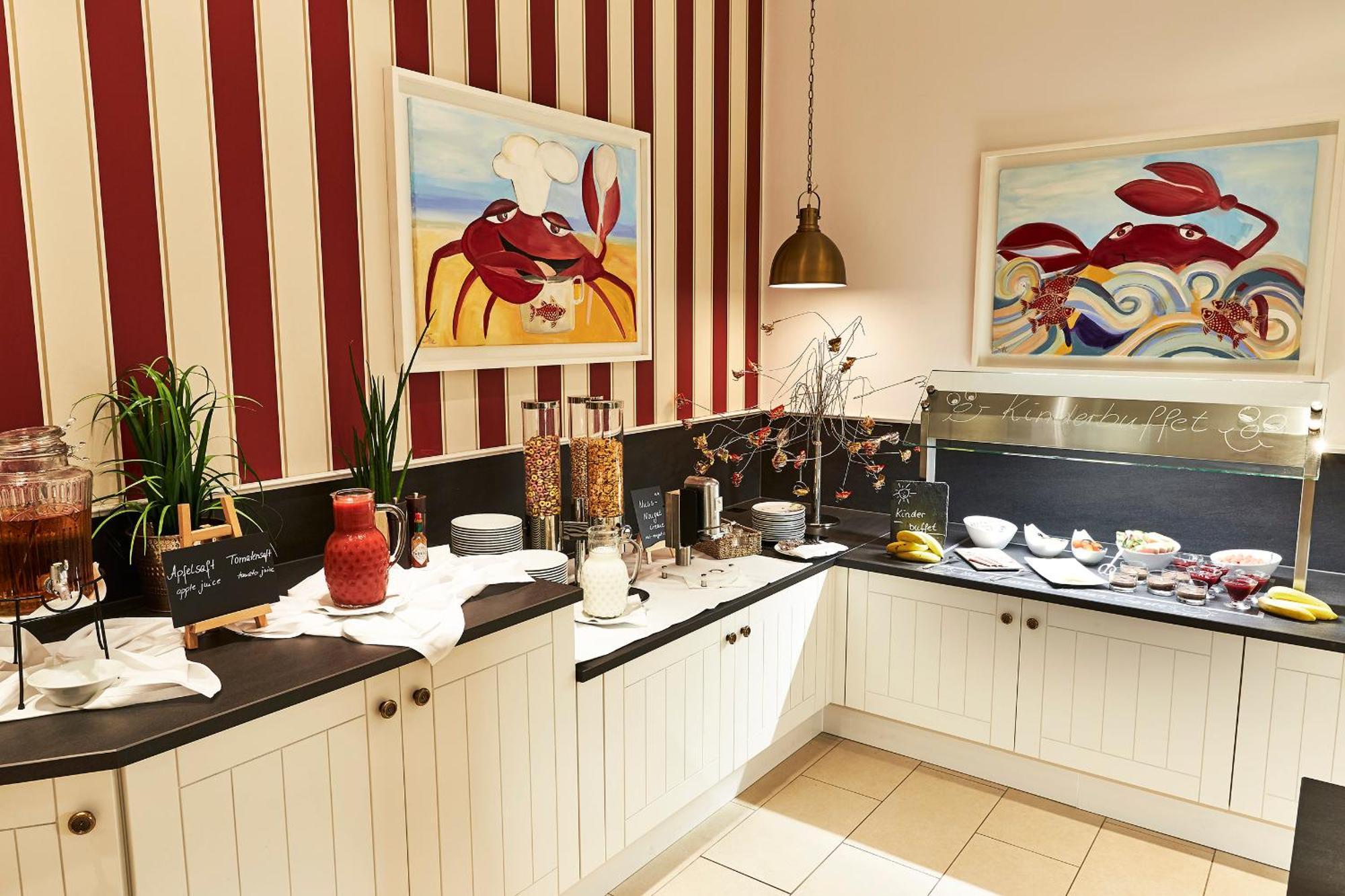 Steigenberger Grandhotel & Spa Heringsdorf Bagian luar foto A buffet at a hotel