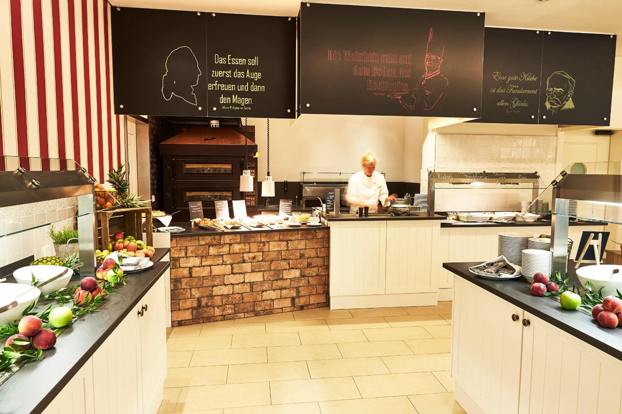 Steigenberger Grandhotel & Spa Heringsdorf Bagian luar foto The kitchen of the restaurant