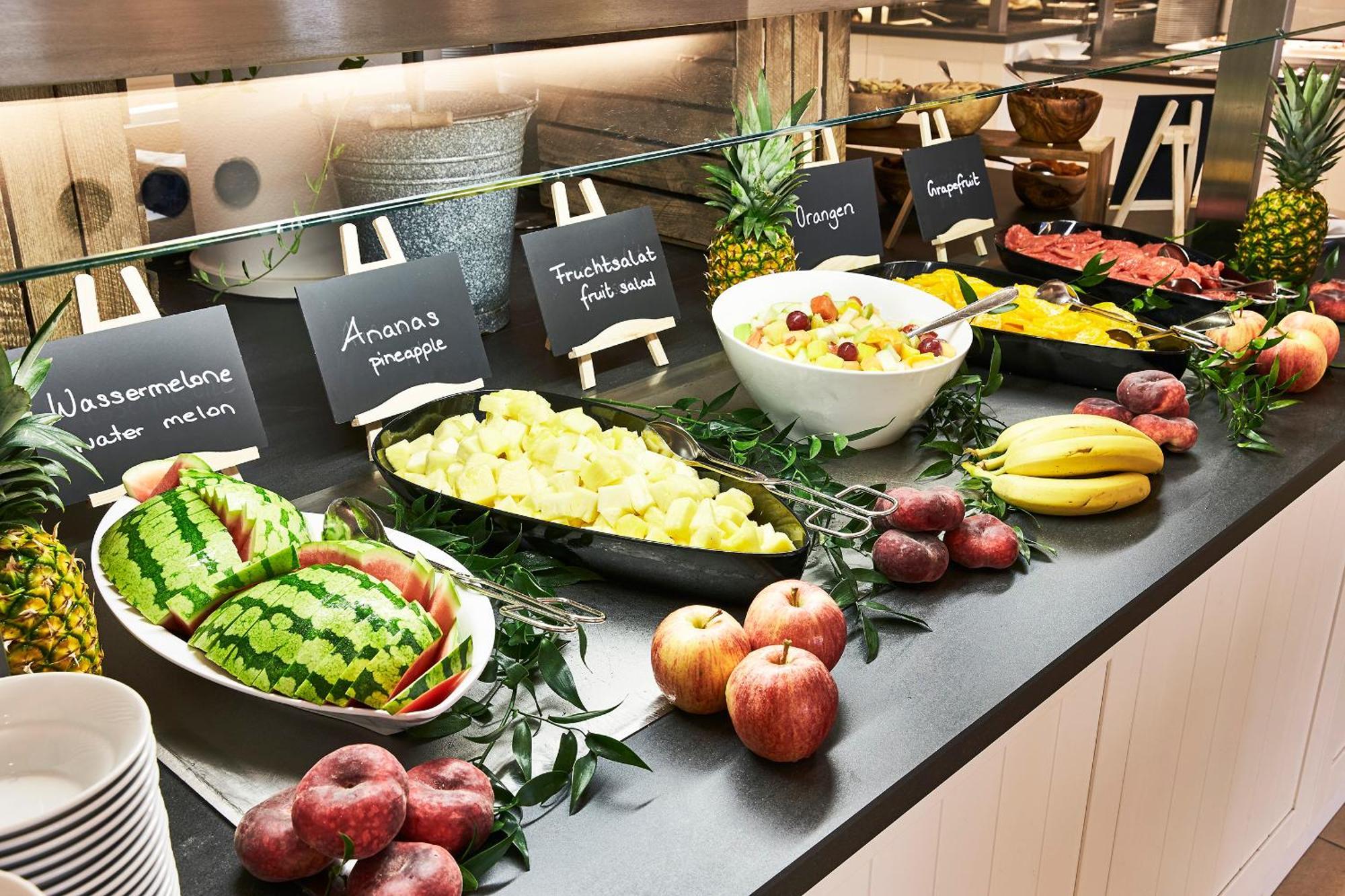 Steigenberger Grandhotel & Spa Heringsdorf Bagian luar foto Fruit salad