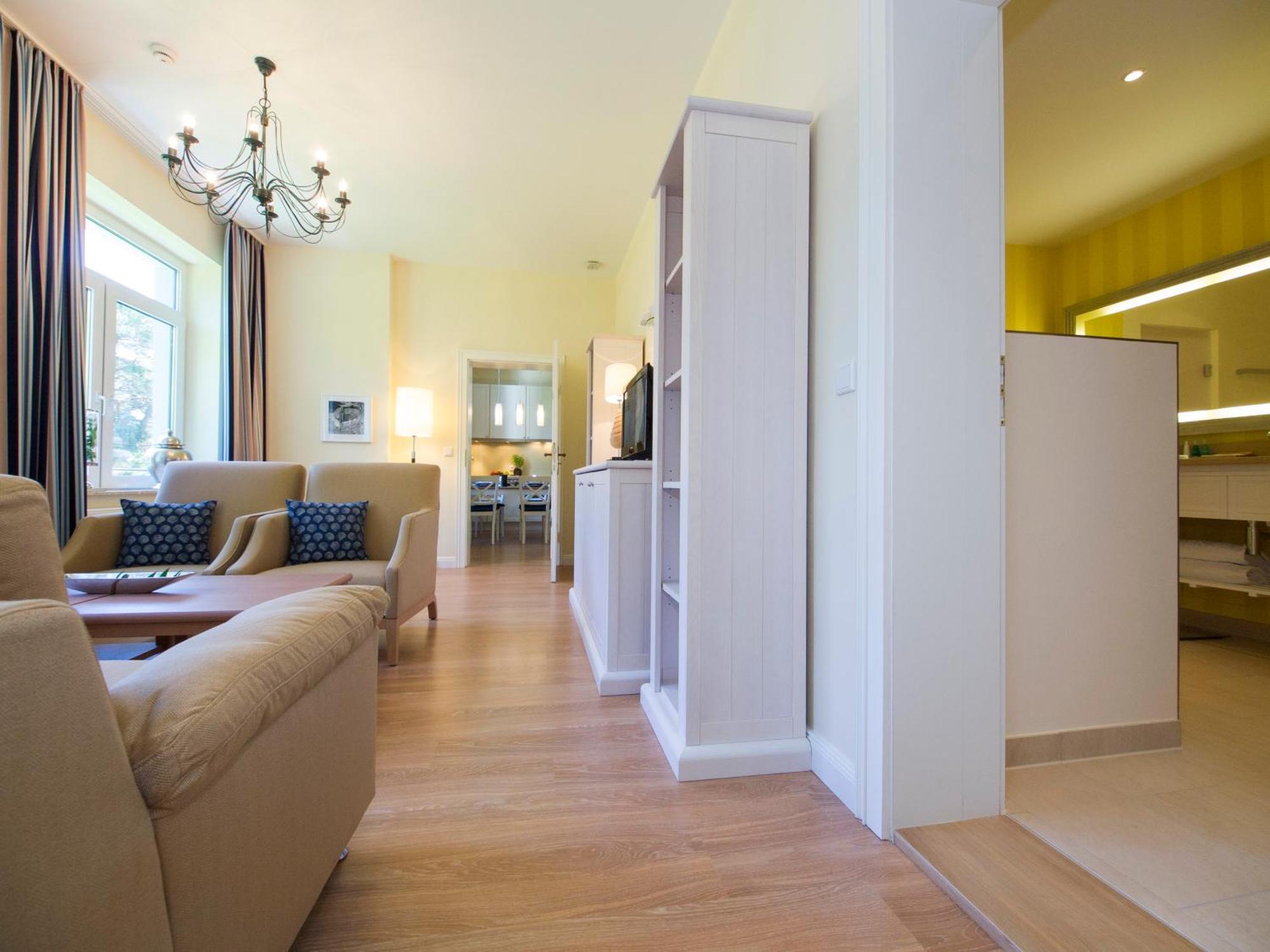 Steigenberger Grandhotel & Spa Heringsdorf Bagian luar foto Interior of a serviced apartment in Munich, Germany